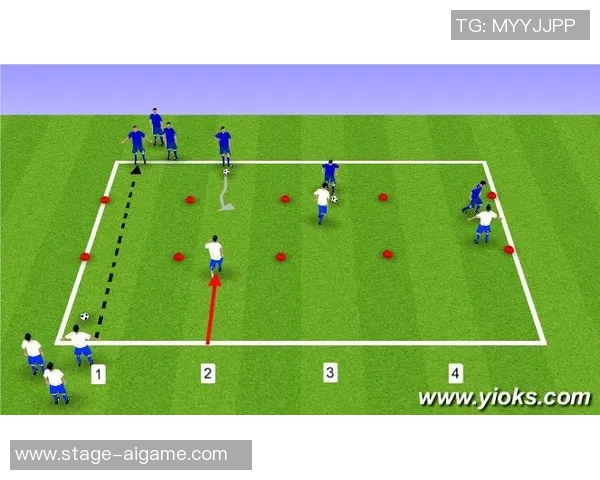 足球组织后卫的战术解析与技术提升策略探讨